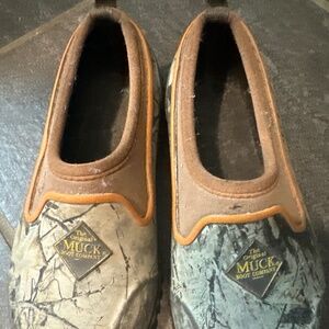 Muck shoes